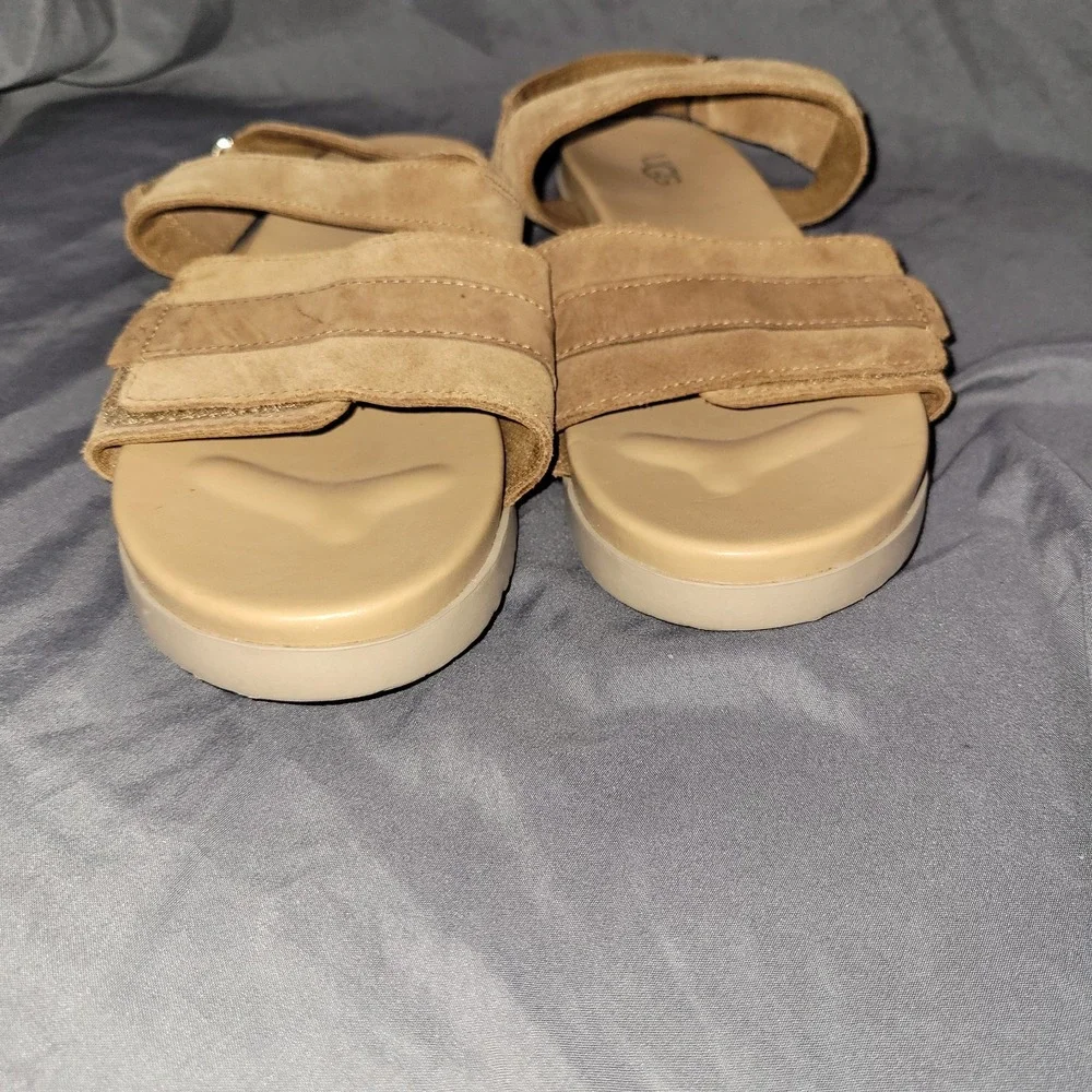 UGG Big Kids Girls Size 5 Zini Sandal Brown Beach Summer Vacation